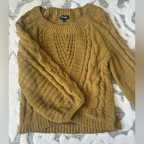 Express Olive green cable knit crop balloon sleeve sweater - Picture 6 of 6